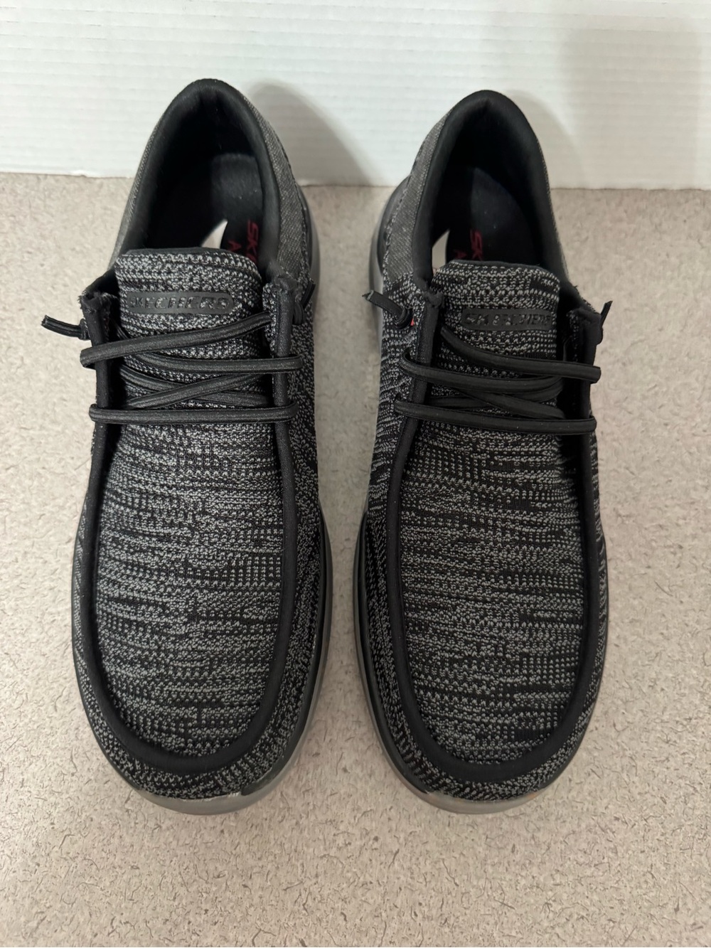 Skechers Men’s Size 9.5 Black and Gray ArchFit Slip-Ons